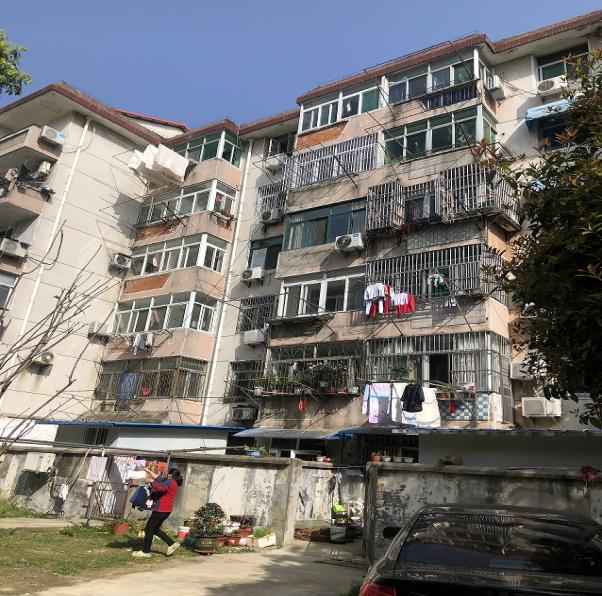 �Ϸ���**�´�С�^���и����Ŀ�漰��λ�ںϷ��кɻ�·�����ƌW�u·�|������·�ϺϷ���**�´�С�^סլ�÷�ͬ�^�������ͨ��Ʒ���Ј��r���u���Ŀ